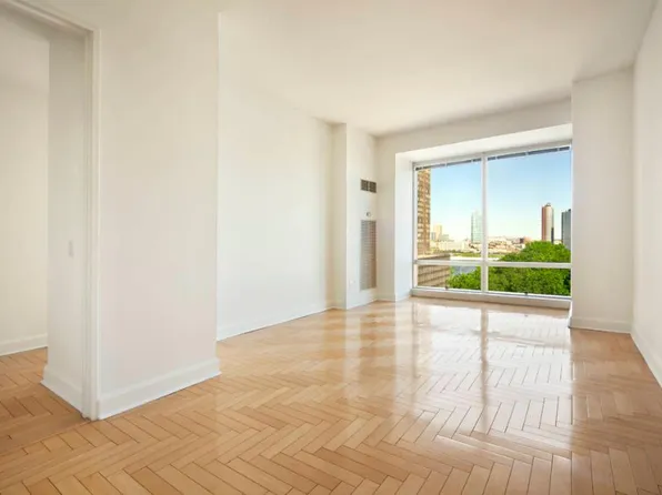 845 United Nations Plaza image 1 of 18