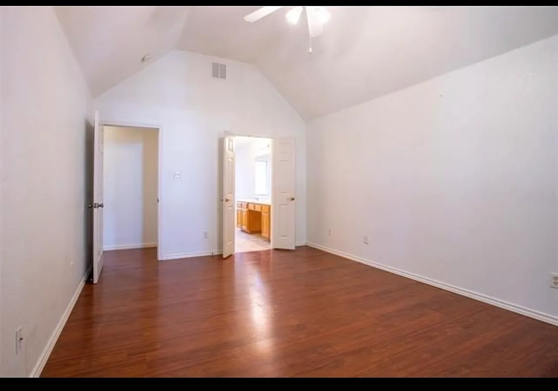 3 bed, 2.5 bath, 1800 sqft, $2,350 — Photo 4
