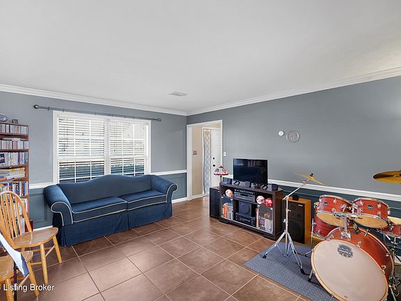 3rd image of 9502 Hunters Trail Ct