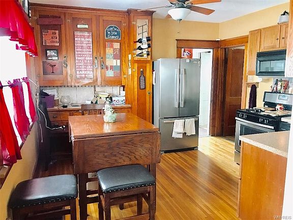 3rd image of 157 Linwood Ave