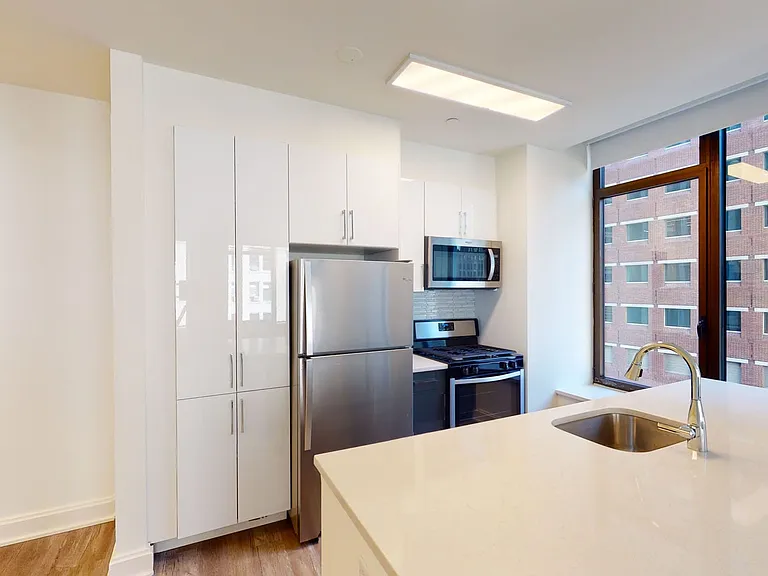10 Hanover Square — Photo 164