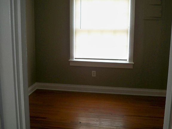 2nd image of 813 Robb Ave