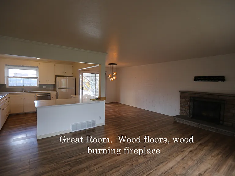 3041 E Middleton Way — Photo 3
