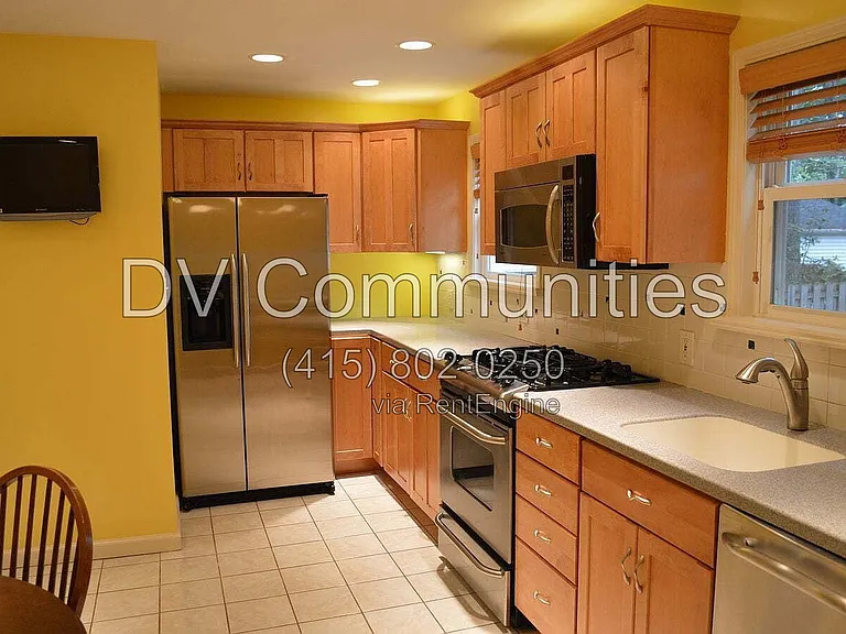 23805 E Groveland Rd — Photo 9