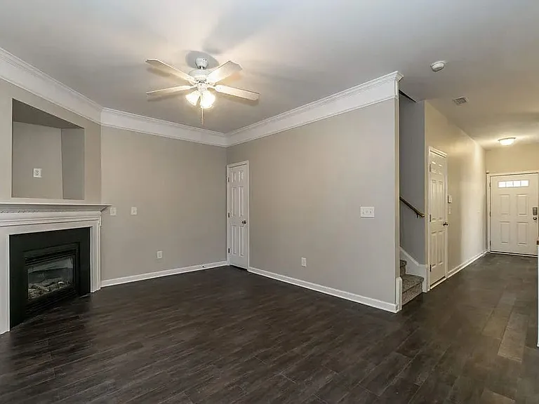 546 Elm Ave — Photo 8