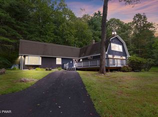 20 Chuck Foster Dr, Hawley, PA 18428