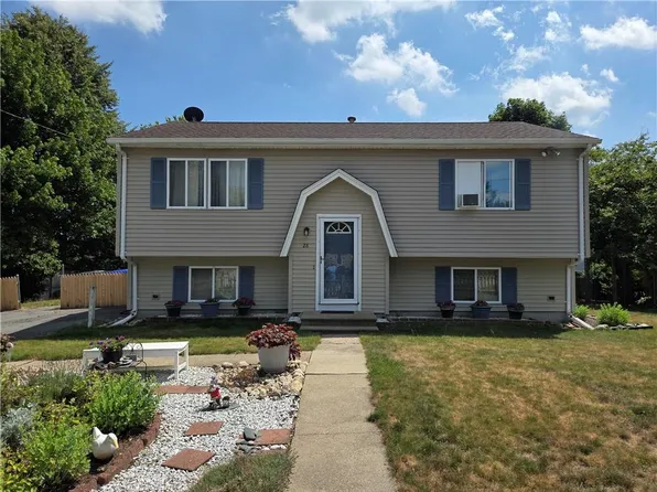 28 Longbow Dr, West Warwick, RI 02893