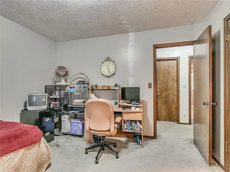 2308 Houston Ave — Photo 30