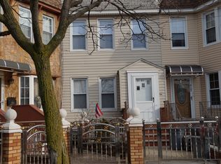6165 55th St, Maspeth, NY 11378