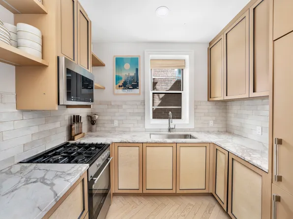 324 East 50th Street 6D image 3 of 8