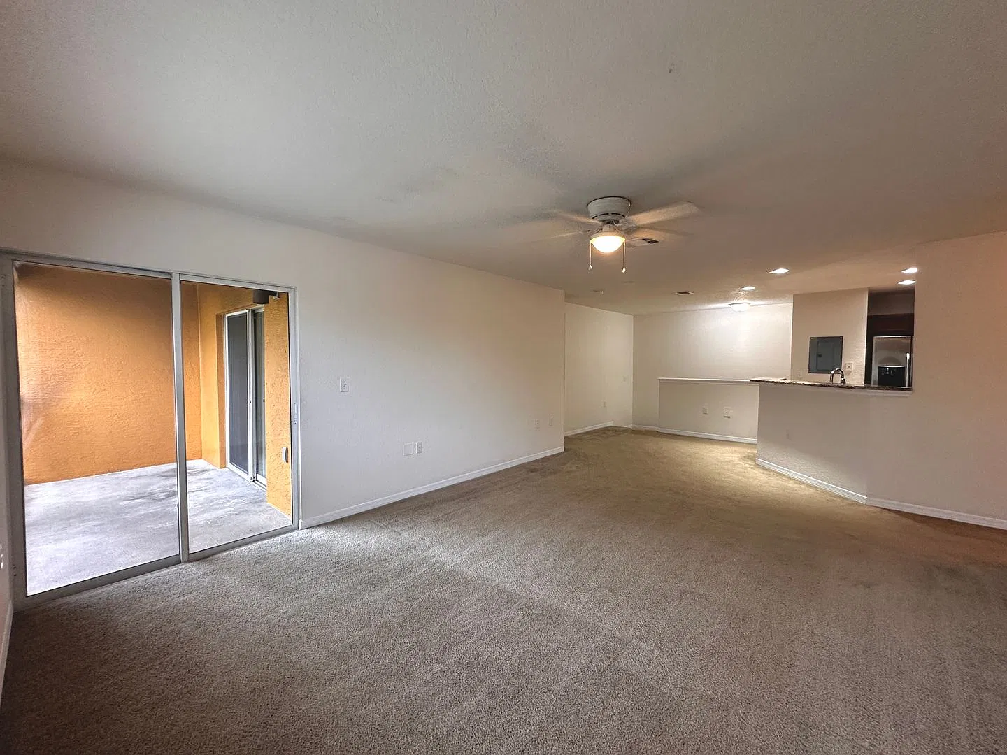 Palm Pointe Condo Availalbe NOW! — Photo 4