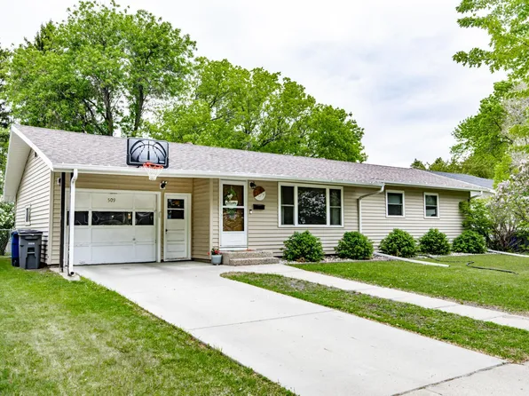 509 Cedar Ln, Moorhead, MN 56560