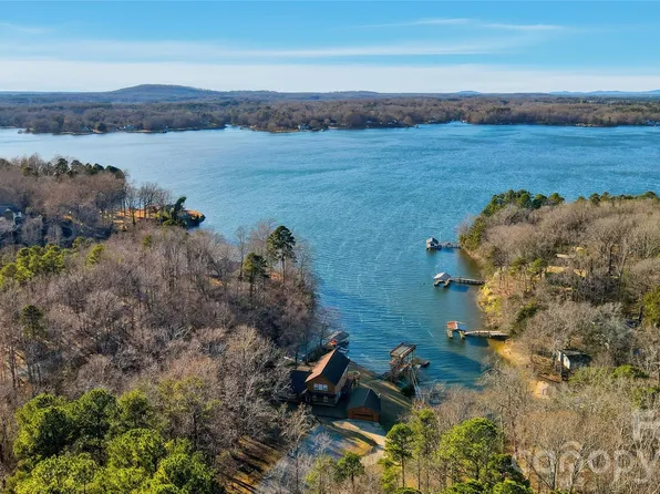 18409 Saint Charles Ln, Charlotte, NC 28278