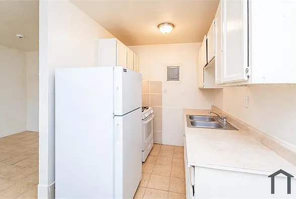 2562 Traction Ave #6 — Photo 7
