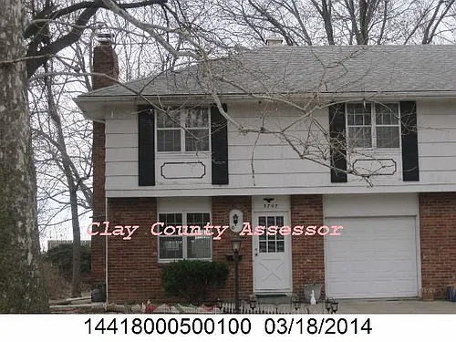 3707 NE 67th St Photo 1