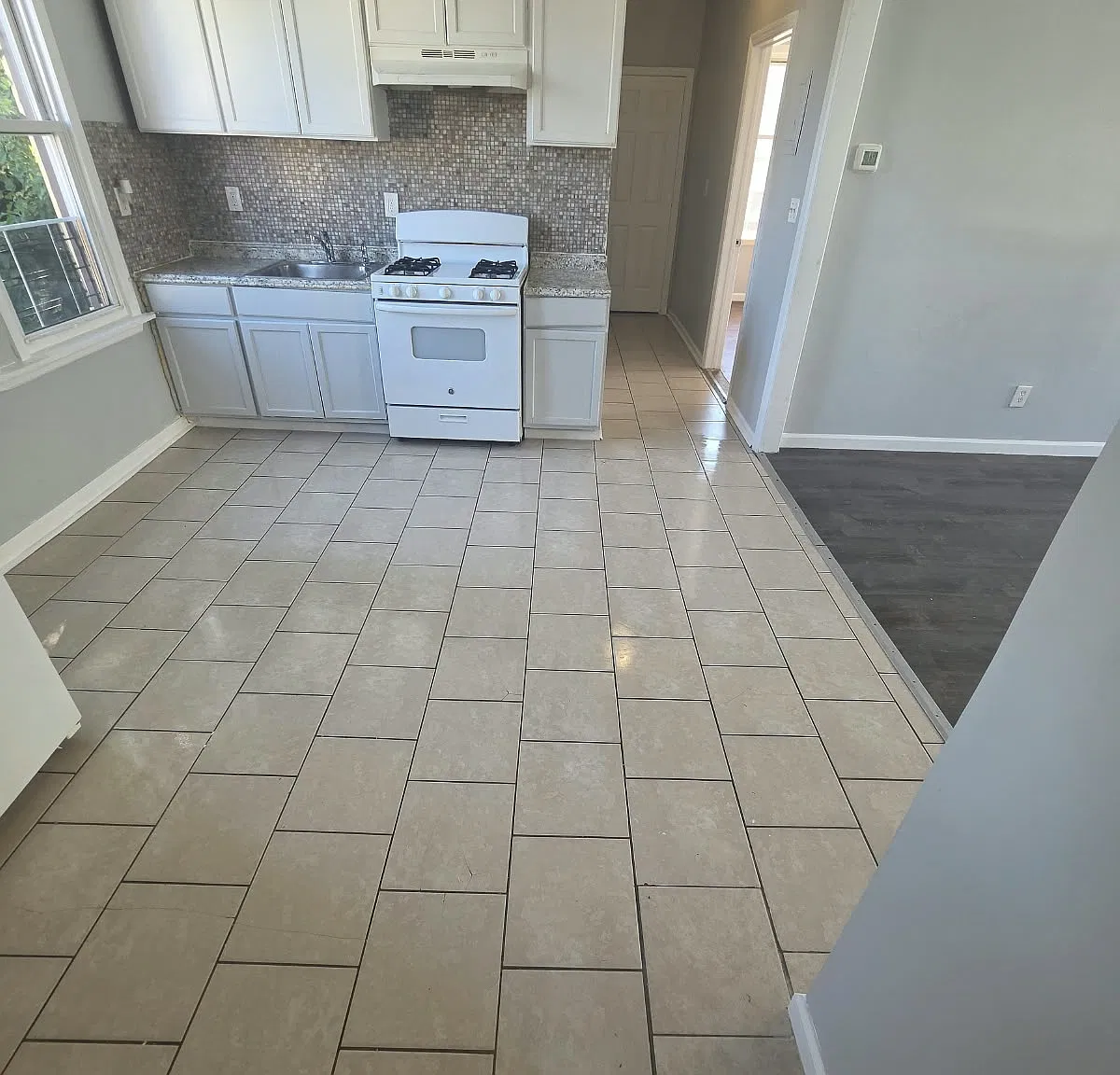 3 bed, 1100 sqft, $1,975 — Photo 3