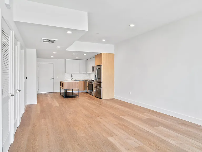 Empire at Fairfax — Photo 6