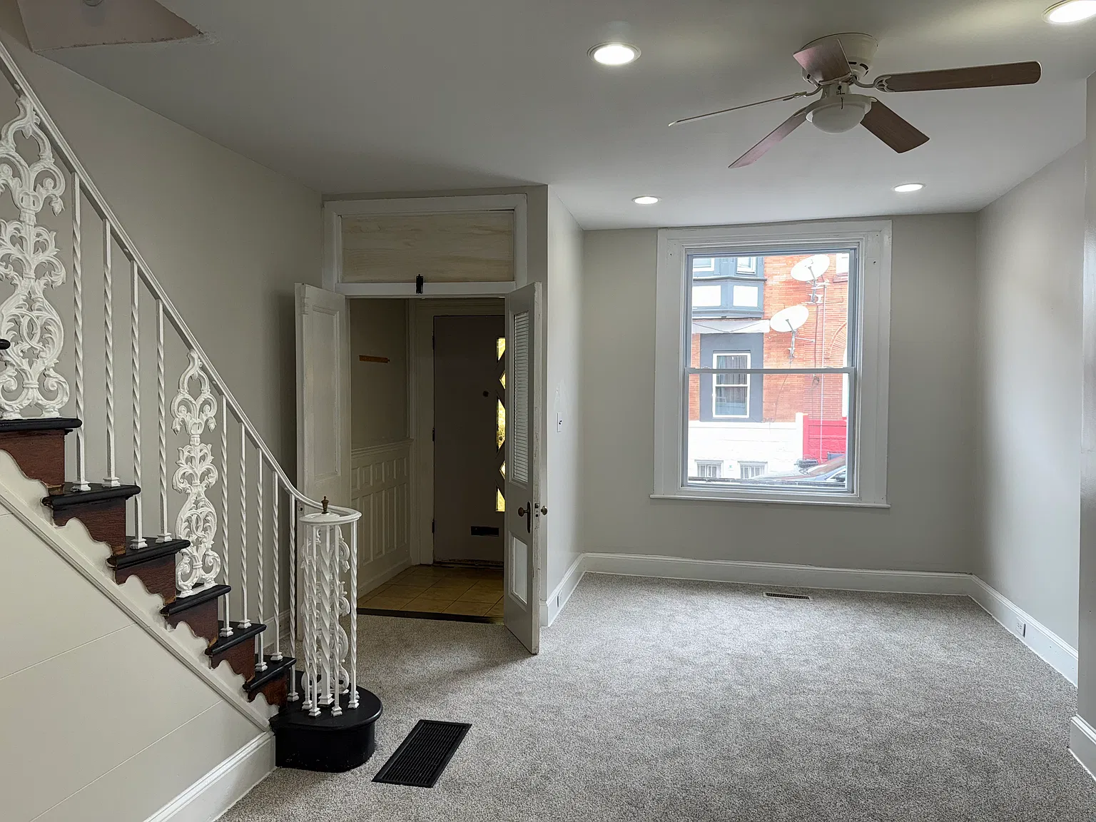 3 bed, 1.5 bath, 1208 sqft, $1,600 — Photo 4