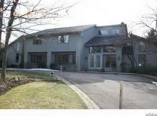 60 Stonewood Dr, Moreland Hills, OH