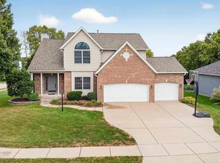 2614 Heather Glen Cir, Bettendorf, IA