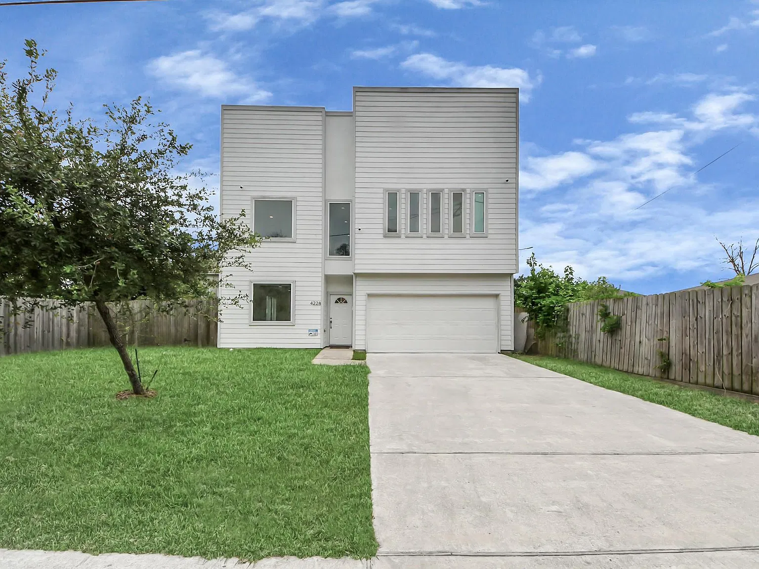 5 bed, 3.0 bath, 2192 sqft, $2,400 — Photo 1
