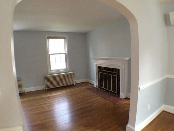 3rd image of 4532 Middleton Ln
