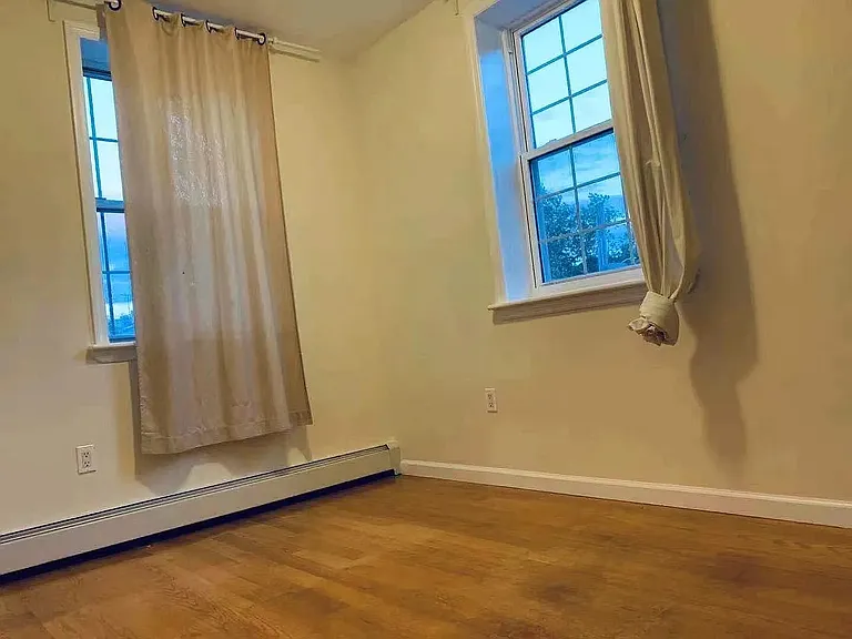 98 Bay 20 St #2 — Photo 17