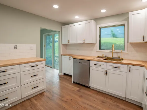 7 Hughes St, Adams, MA 01220