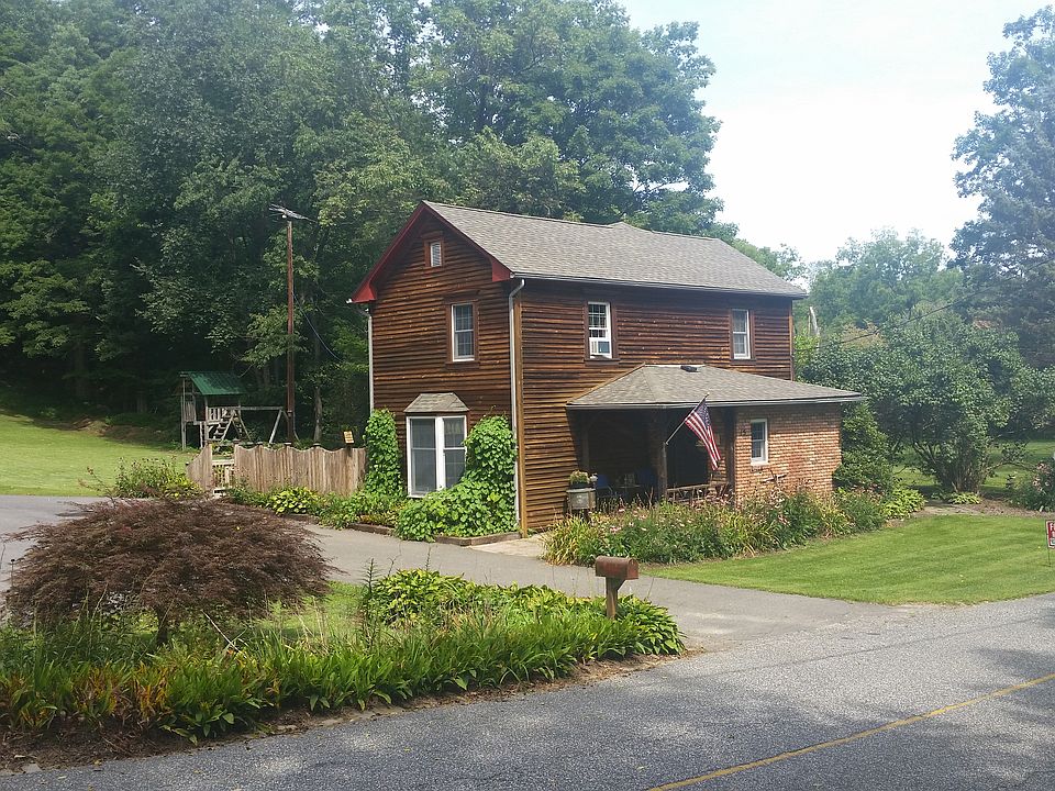 Charming 2-Story Colonial