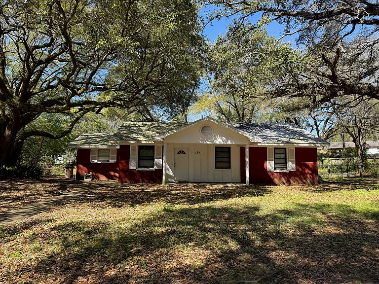 154 Sunset Dr E — Photo 5