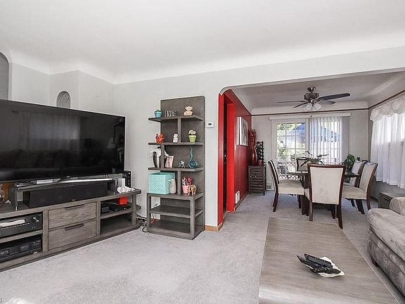 5th image of 2824 Parklane Dr