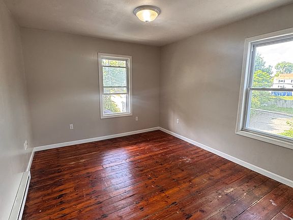 4th image of 9 Cross St APT 2