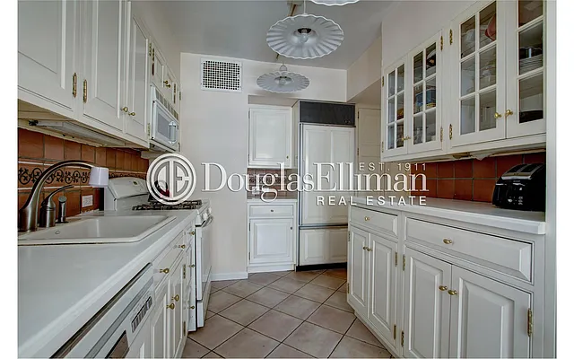 Sold by Douglas Elliman | media 16