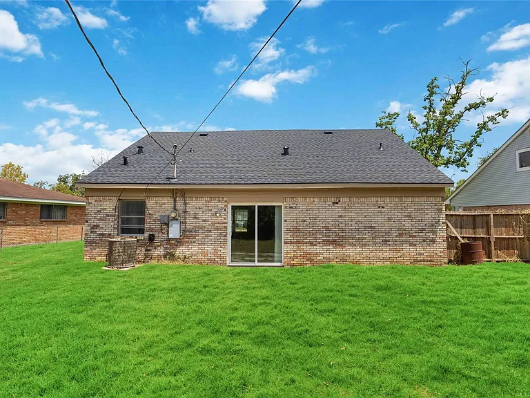 17210 Woodburn Dr — Photo 24