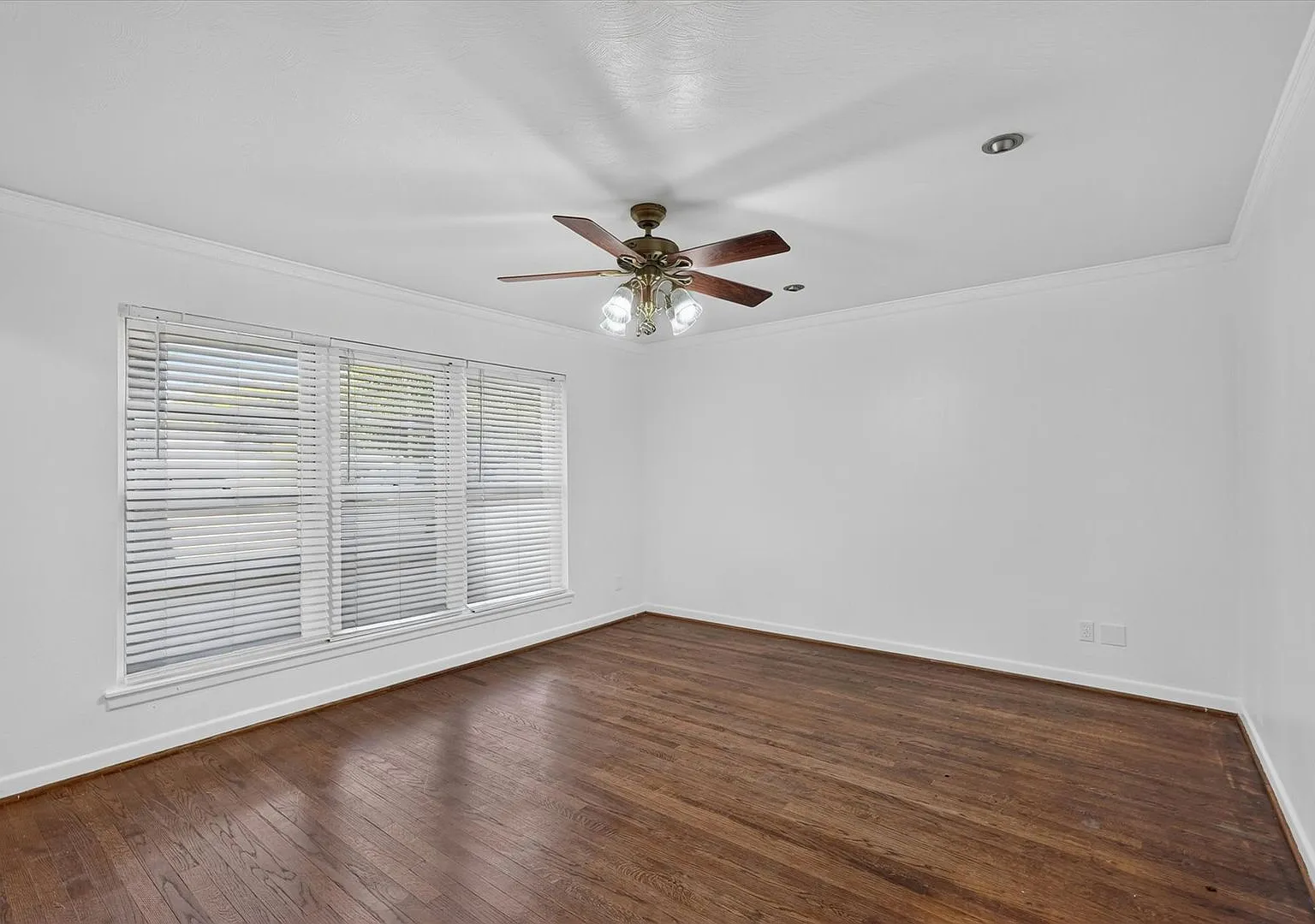 Charming East Dallas 3 Bed/1.5 Bath with Sunroom & Bonus Room! — Photo 2