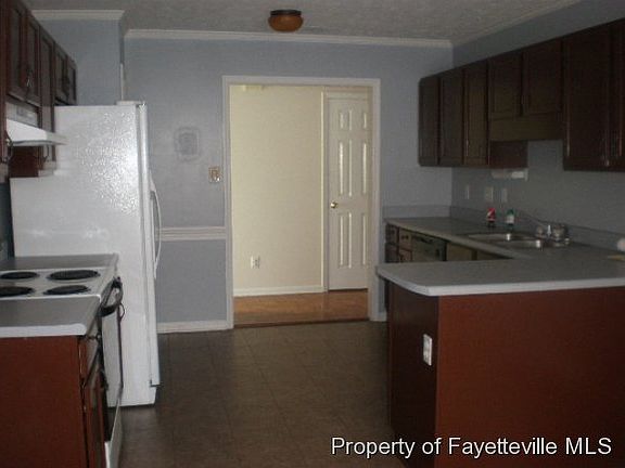 4th image of 804 S Buckeye Dr
