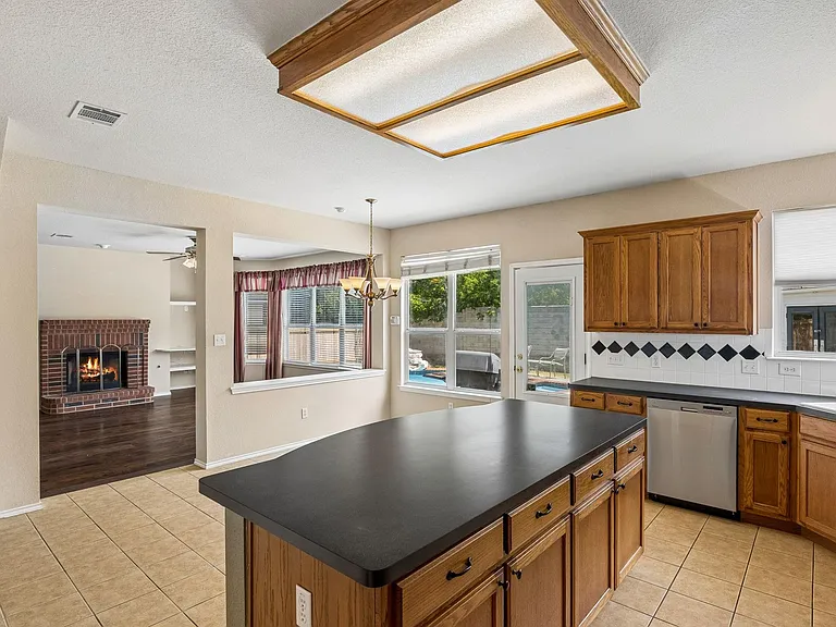 2404 Kristen Ln — Photo 15