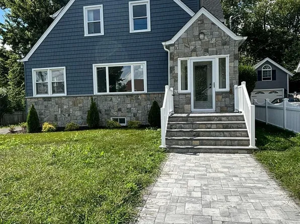 1A Carleton Avenue, Amityville, NY 11701