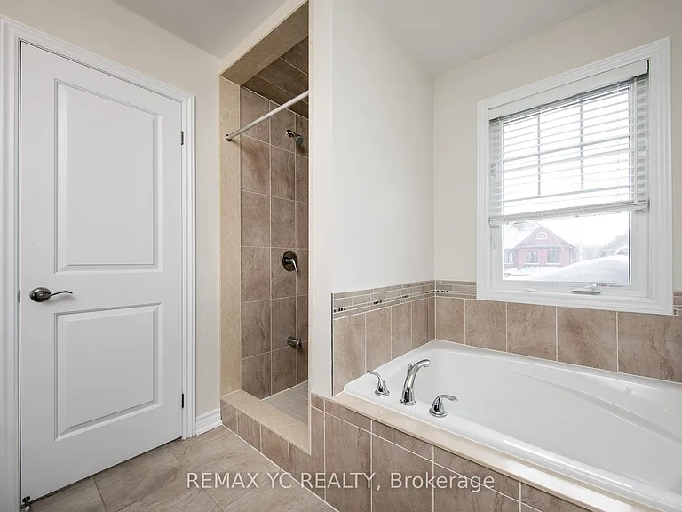 56 Walker Blvd — Photo 25