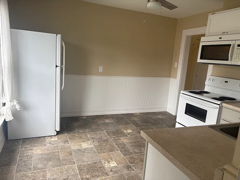 9 S Lewis St #B — Photo 10