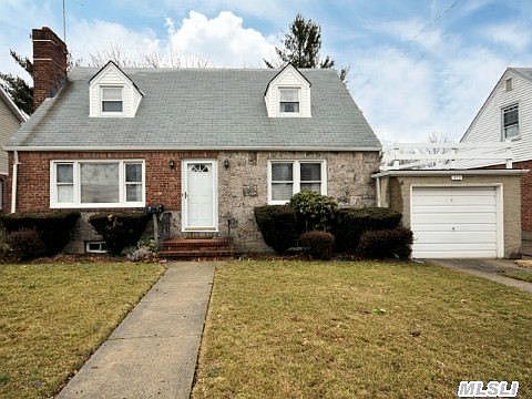 1st image of 373 Carnation Ave
