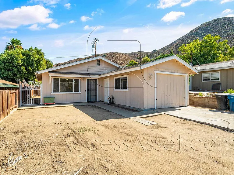 33220 Schaper St — Photo 1