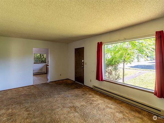 3rd image of 414 4th Street NE