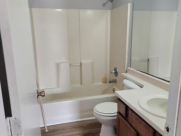 3rd image of 245-245 Maryland Dr #2