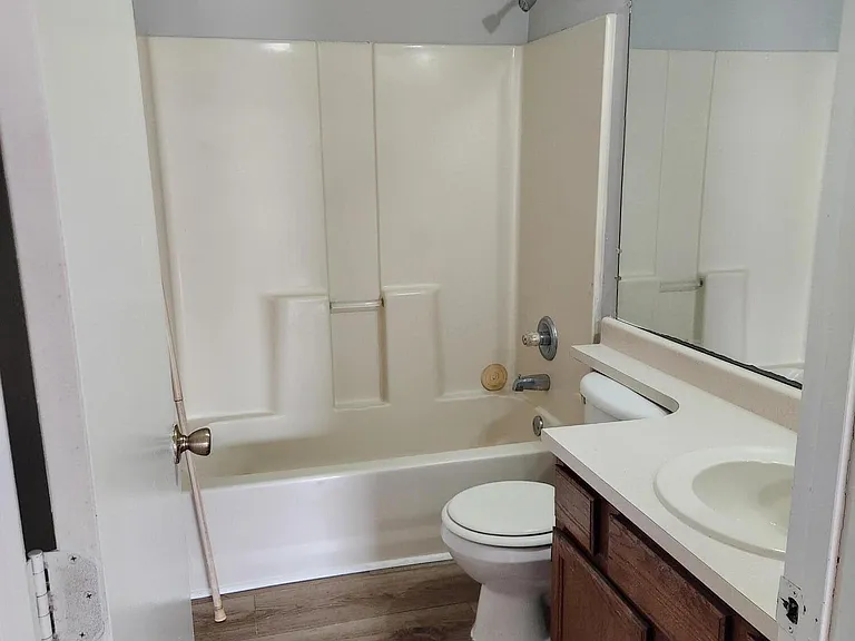 245-245 Maryland Dr #2 — Photo 3