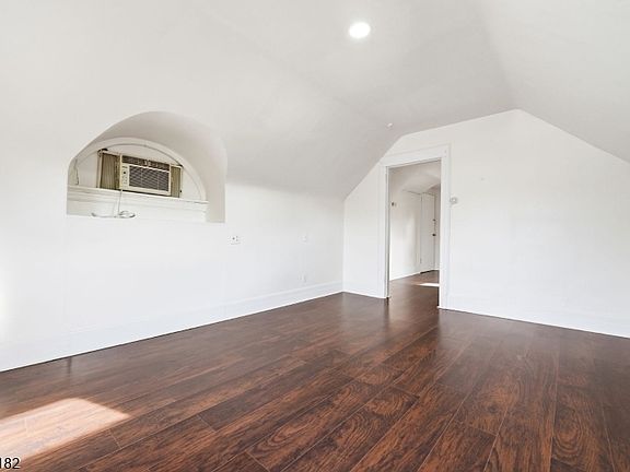4th image of 44 Oberlin St Floor 3