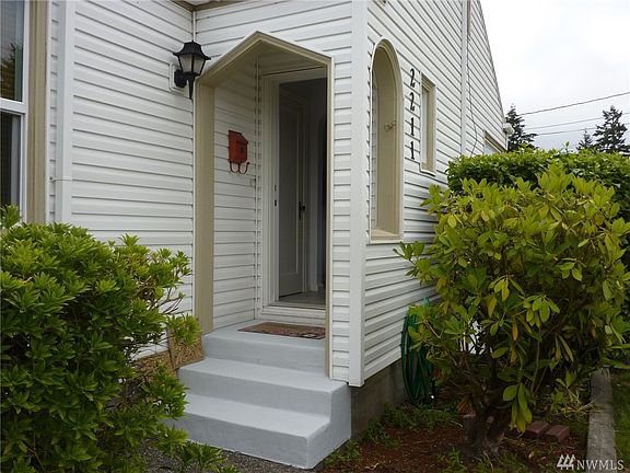 2nd image of 2211 N Stevens St