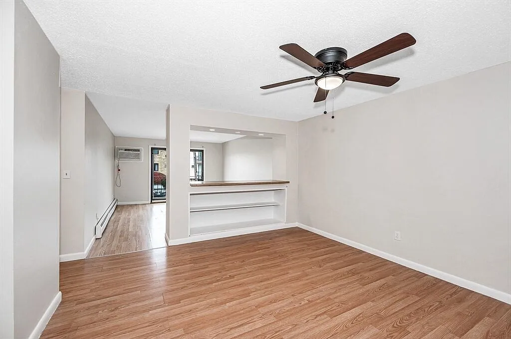 2 bed, 928 sqft, $2,500 — Photo 1