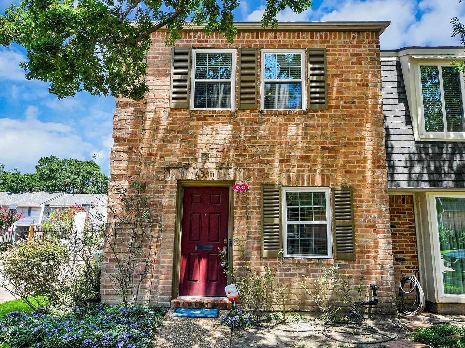 2 bed, 1.5 bath, 1056 sqft, $1,800 — Photo 2