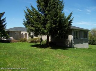 385 Butternut Rd, Newfoundland, PA 18445